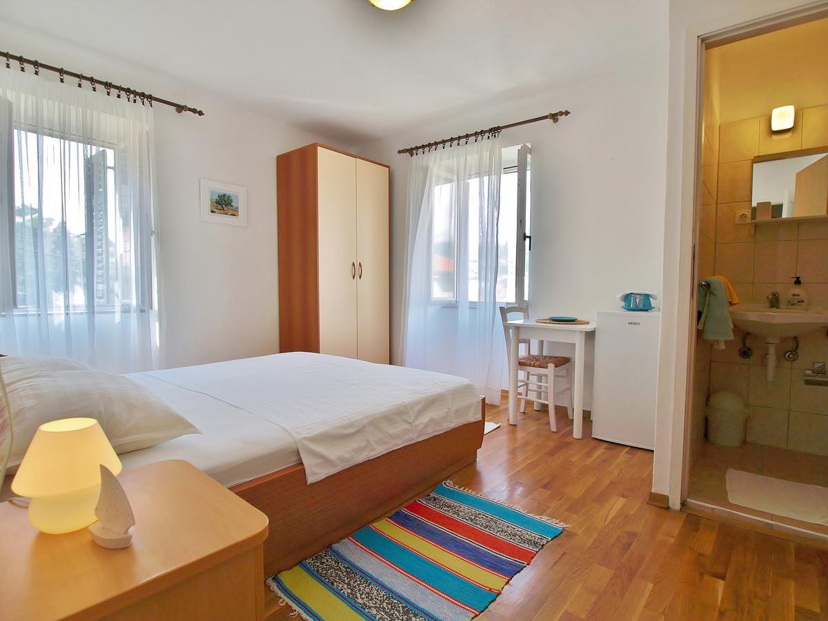 Rooms And Studio Old Town Rab Town Exterior photo