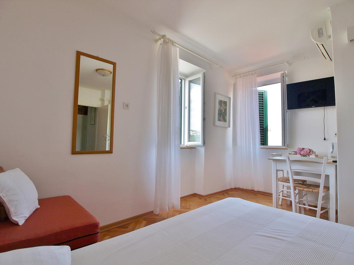 Rooms And Studio Old Town Rab Town Exterior photo