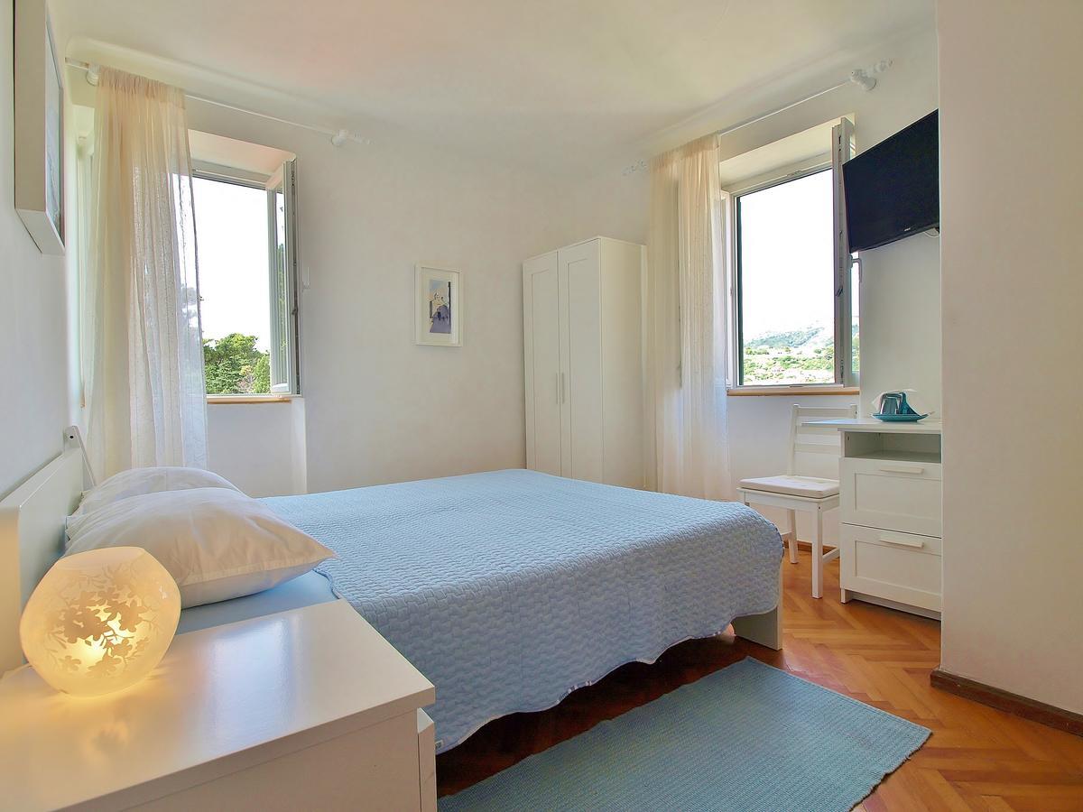 Rooms And Studio Old Town Rab Town Exterior photo